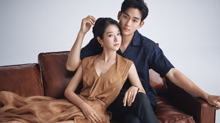 Cách cư xử của bạn có đang vô tình biến anh ấy thành một "bình dấm chua" không? ảnh 4
