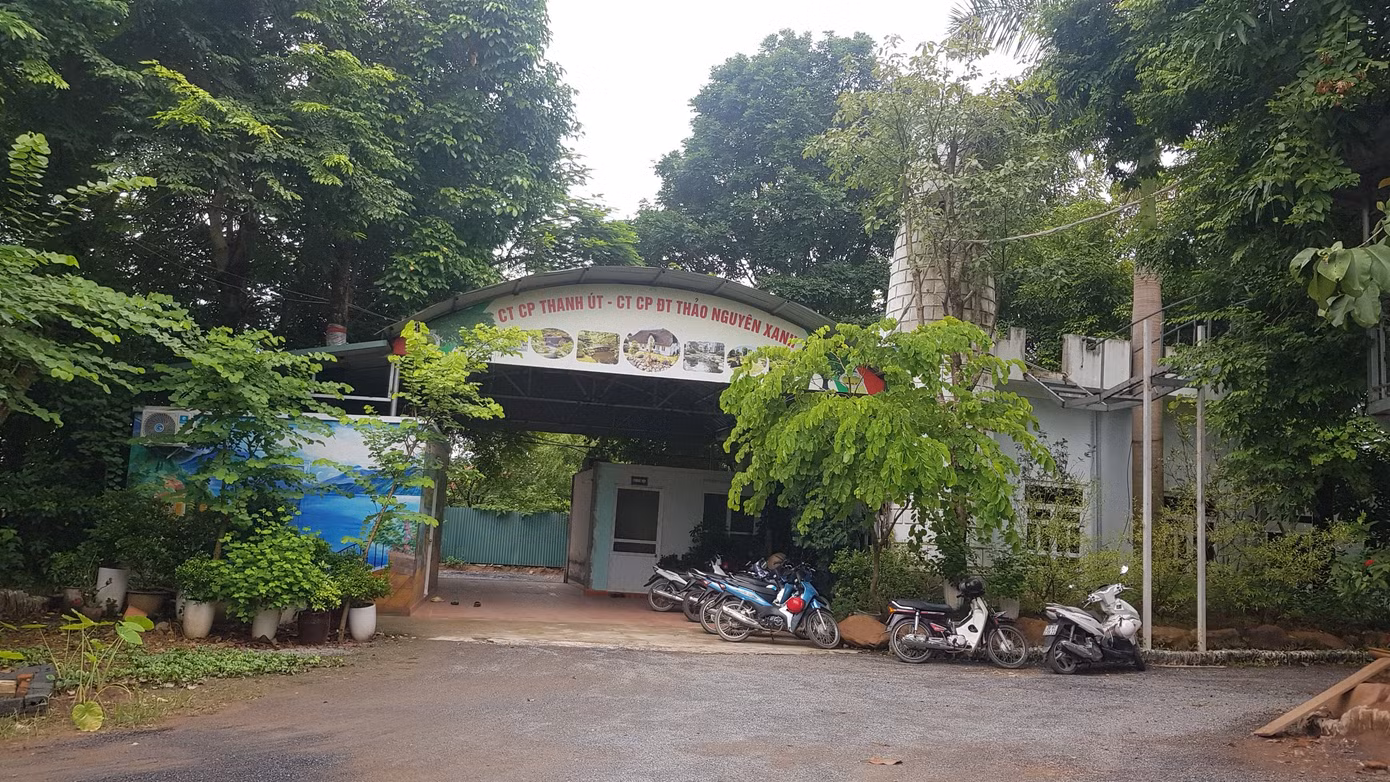 Dự án khu du lịch bị thu hồi, chủ đầu tư xây loạt công trình trái phép 'cố thủ' ảnh 1