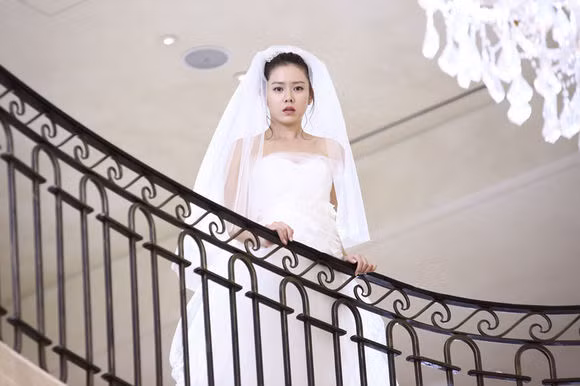 Dù chưa kết hôn nhưng Son Ye Jin đã nhiều lần mặc váy cưới khiến fan xuýt xoa vì quá đẹp ảnh 3