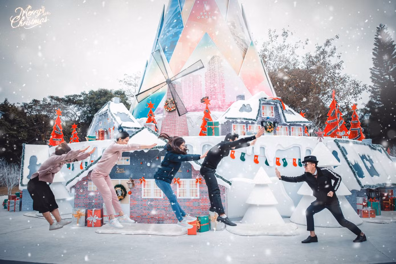 Hà Nội: Bạn đã kịp check-in cùng “cây măng Noel” đẹp như ở trời Âu chưa? ảnh 6
