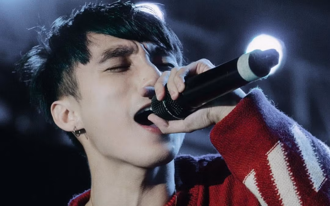MV “Đom Đóm” lên sóng: JACK gây thương nhớ với tóc bạch kim, visual thăng hạng ảnh 6