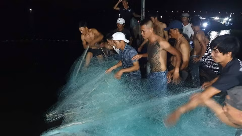 Nạn nhân sống sót trong vụ lật ghe: 'Tôi vật lộn khoảng 15 phút giữa sông thì được cứu' ảnh 4 Nạn nhân sống sót trong vụ lật ghe: 'Tôi vật lộn khoảng 15 phút giữa sông thì được cứu' ảnh 4