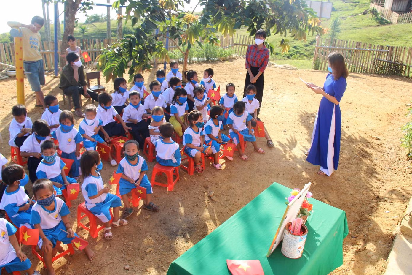 Lễ khai giảng ấn tượng của trường THPT chuyên KHXHNV đầu tiên ở Việt Nam ảnh 6 Lễ khai giảng ấn tượng của trường THPT chuyên KHXHNV đầu tiên ở Việt Nam ảnh 6