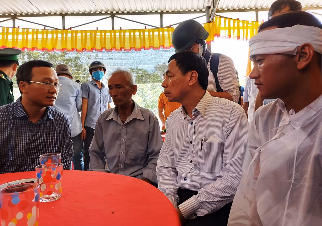 Nạn nhân sống sót trong vụ lật ghe: 'Tôi vật lộn khoảng 15 phút giữa sông thì được cứu' ảnh 2