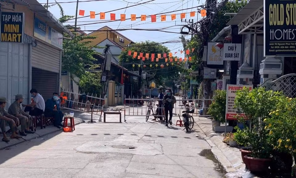 Có 5 ca nghi mắc COVID-19, Hội An phong tỏa một khối phố ảnh 1