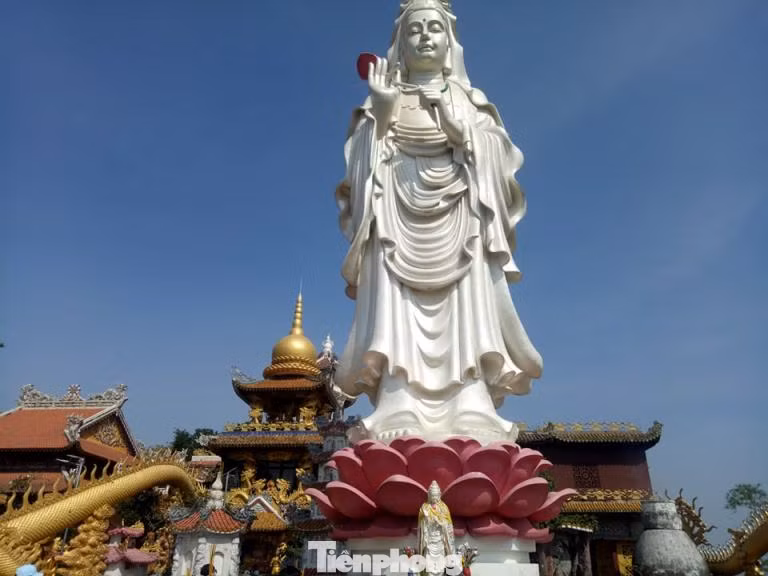 Ngôi chùa ‘độc nhất vô nhị’ ở Bình Dương và 'ông Tà' bí ẩn chưa có lời giải ảnh 6