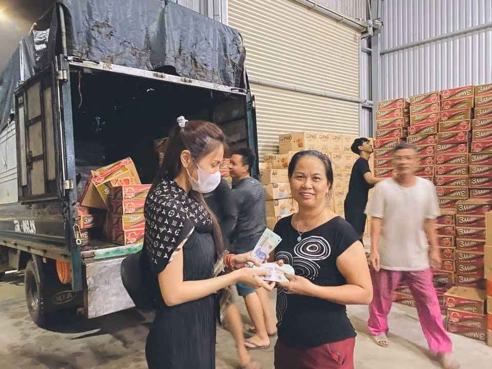 Xuất hiện tài khoản Facebook giả mạo ca sĩ Thủy Tiên để lừa đảo quyên góp tiền cứu trợ ảnh 2