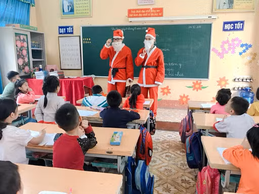 Kiểm tra Học kì I của teen TP.HCM mùa COVID-19: Mỗi người một bàn, đừng mong nhìn bài bạn! ảnh 2