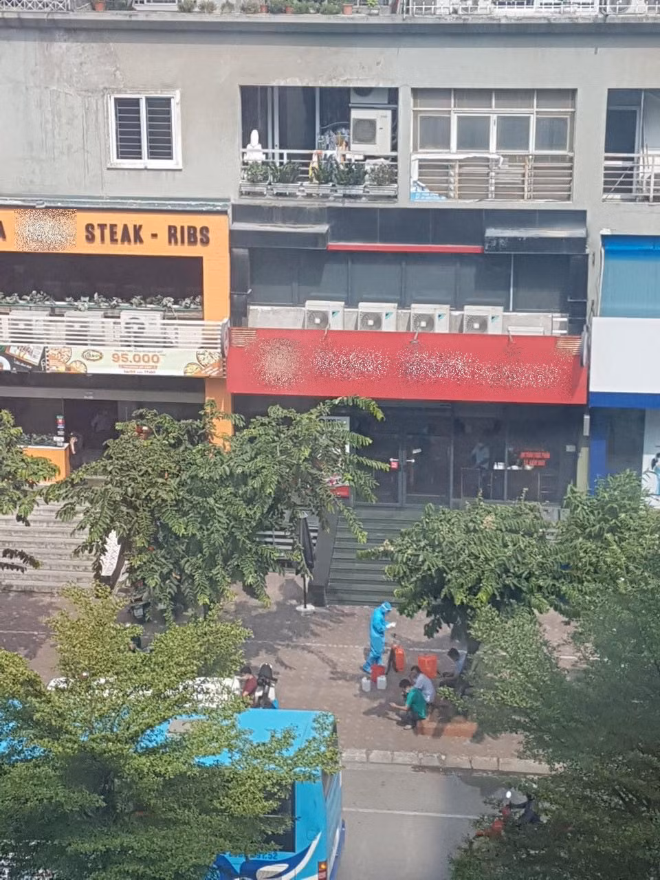 Nhân viên bị nghi nhiễm COVID-19, cửa hàng pizza tại Hà Nội thông báo tạm ngừng hoạt động ảnh 2