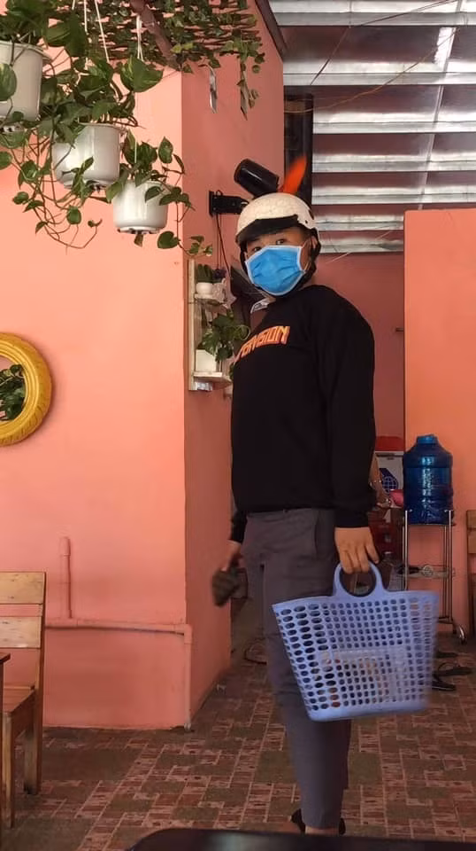 Đầu năm học đi nhận lớp mang cặp gì cho “chất“: Nhiều bạn teen chọn... làn đi chợ! ảnh 4