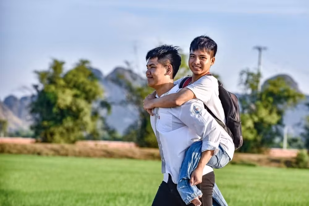 Nam sinh thiếu 0,25 điểm vào ĐH Y Hà Nội, tạm gác mong ước tiếp tục cõng bạn đến trường ảnh 3