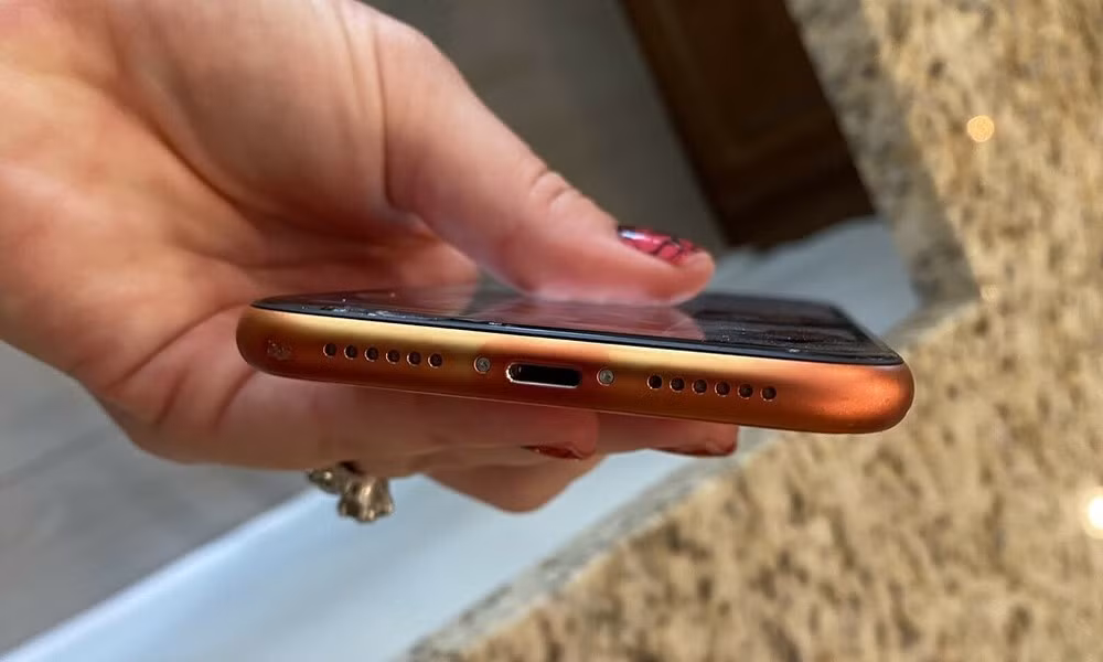 Người dùng kêu ca khi iPhone 12 mới mua được 4 tháng đã bị phai màu từ đỏ sang cam? ảnh 3