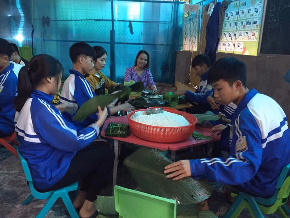 Nhiều trường ĐH, CĐ miễn giảm học phí, tặng học bổng cho sinh viên vùng lũ miền Trung ảnh 4