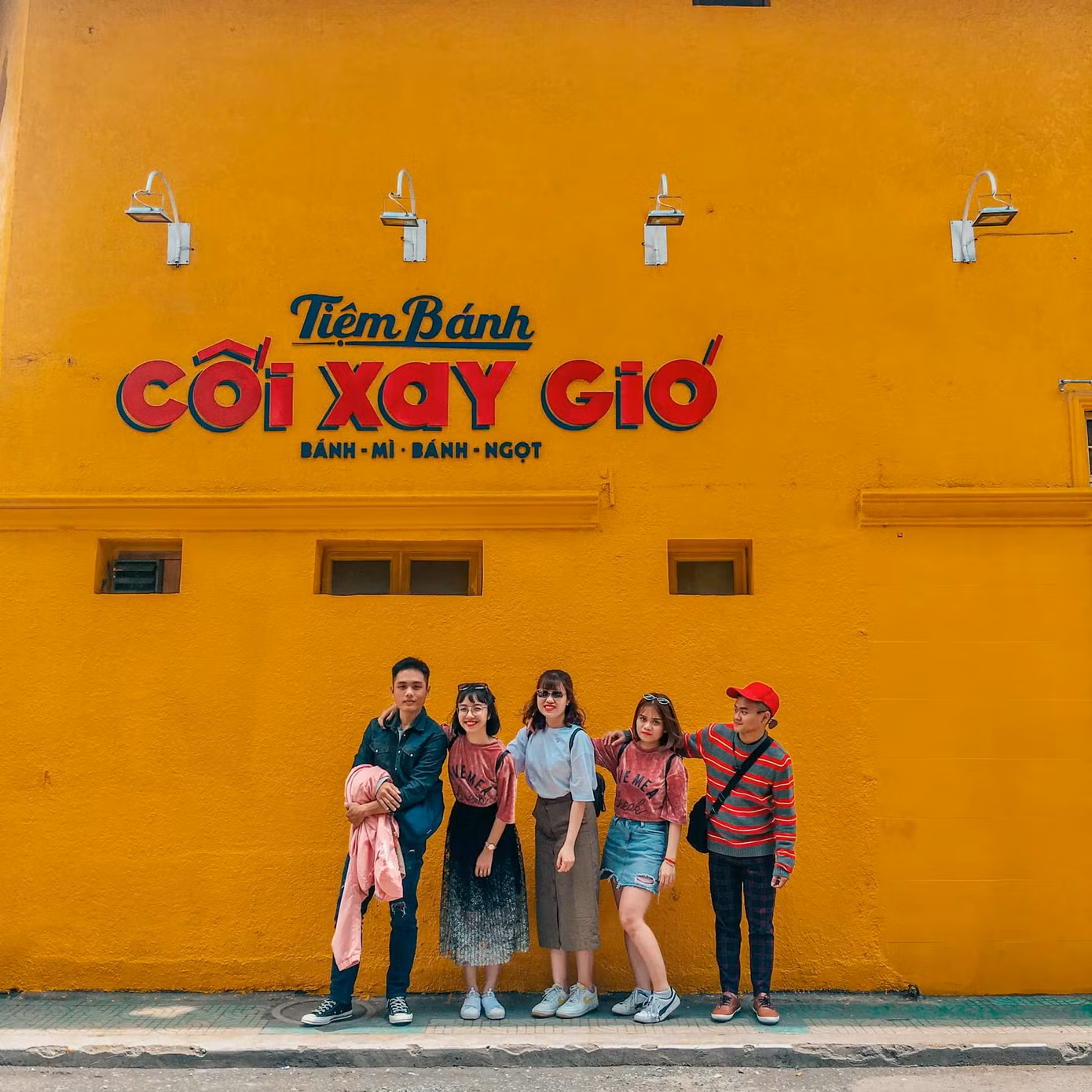 Còn 3 ngày nữa bức tường vàng "Tiệm bánh Cối Xay Gió" bị xoá bỏ, check-in nhanh nào! ảnh 3
