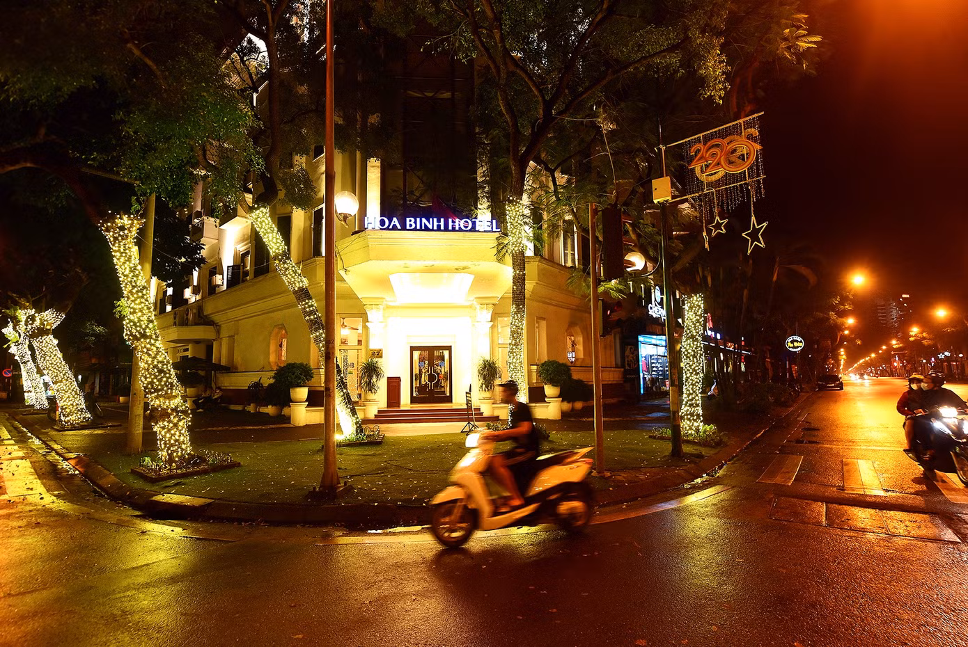 Sửng sốt với bộ tranh 14 ngày tự cách ly tại Bắc Kinh của họa sĩ người Anh ảnh 12 Sửng sốt với bộ tranh 14 ngày tự cách ly tại Bắc Kinh của họa sĩ người Anh ảnh 12