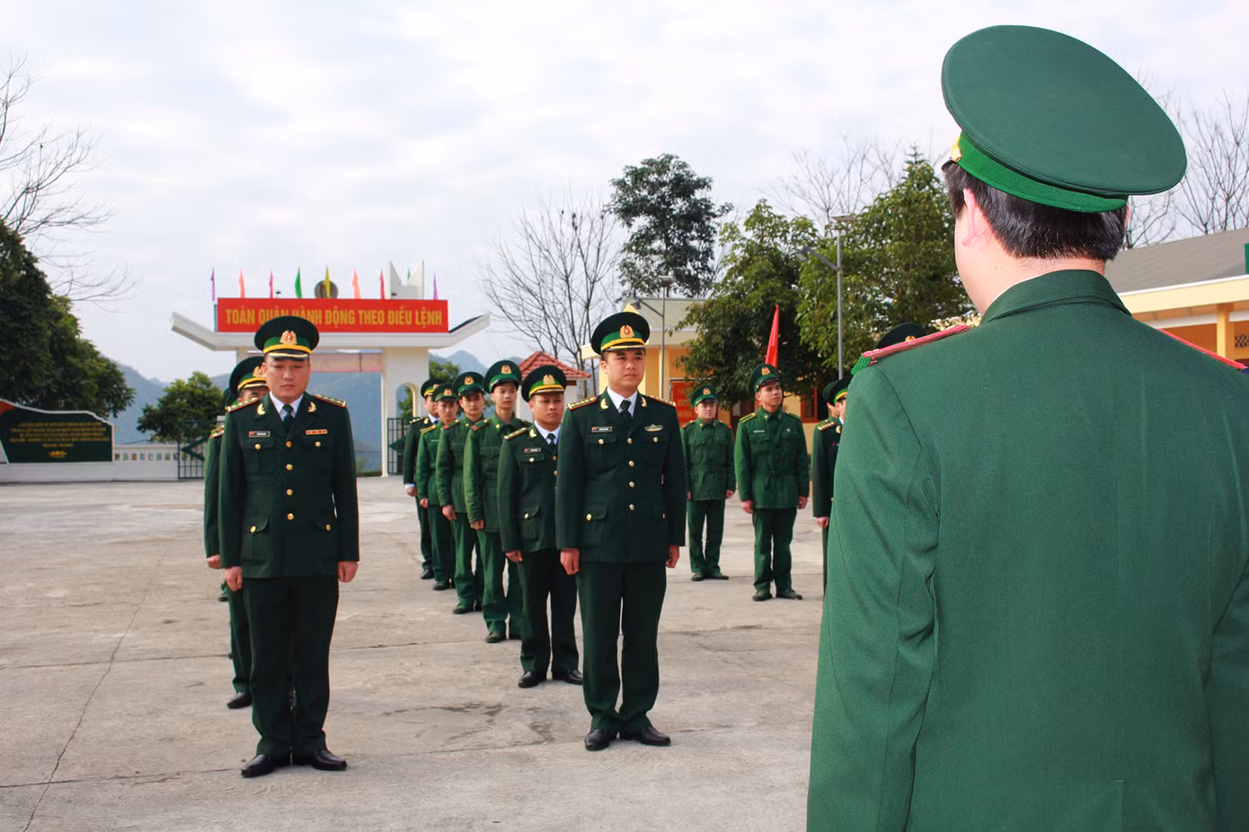 Lễ 'Chào cờ chủ quyền' thiêng liêng ngày đầu năm mới ở nơi biên thùy ảnh 7