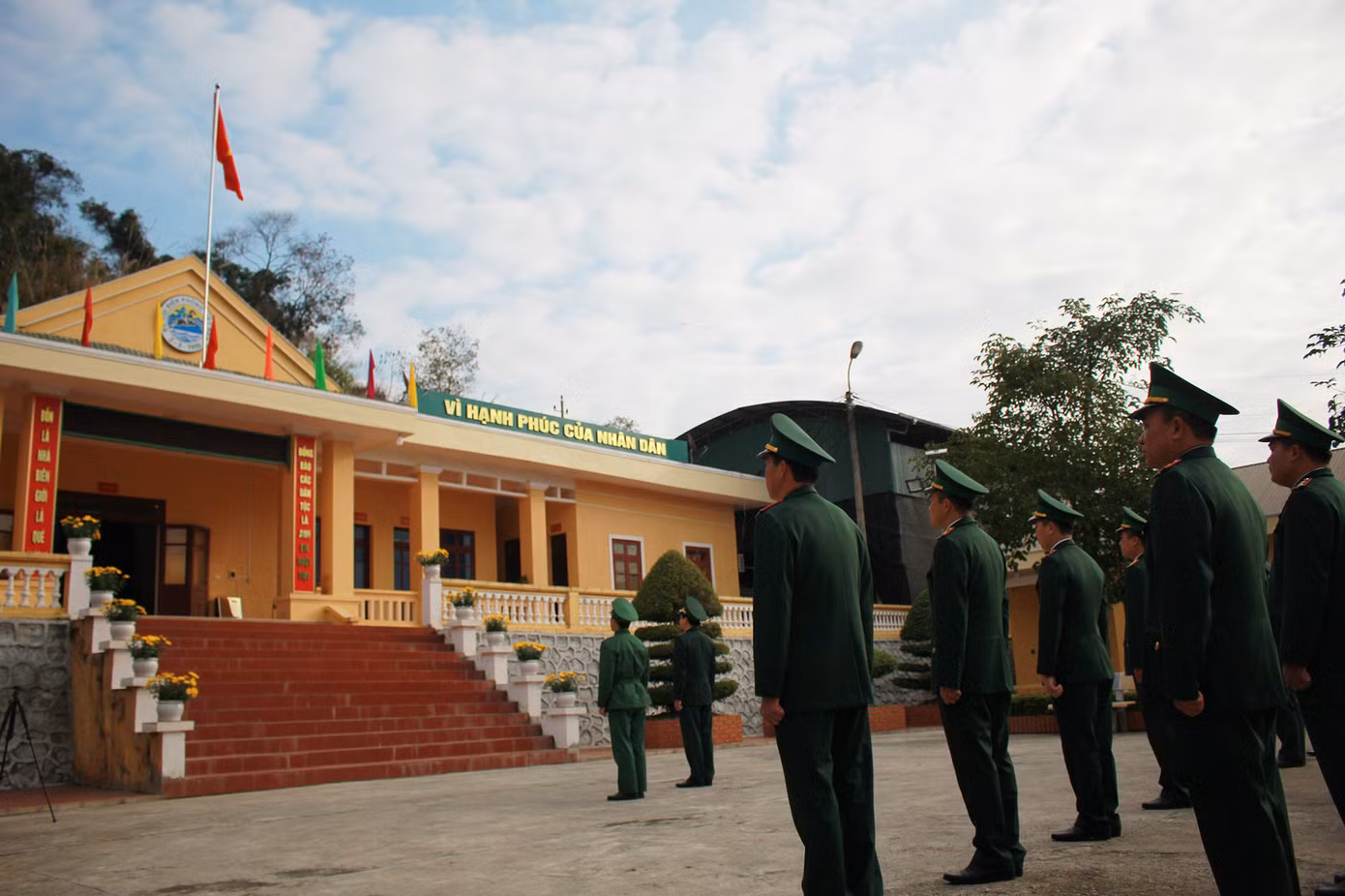 Lễ 'Chào cờ chủ quyền' thiêng liêng ngày đầu năm mới ở nơi biên thùy ảnh 5