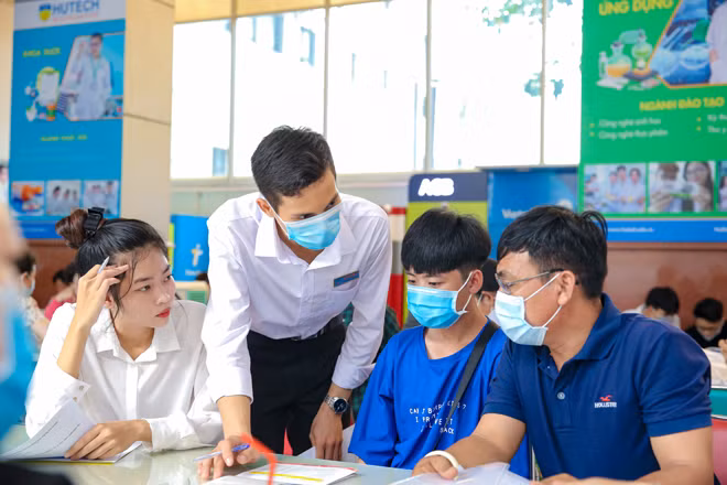 Thủ khoa tuyệt đối khối B thích đọc Doraemon, mơ ước trở thành bác sĩ ảnh 2 Thủ khoa tuyệt đối khối B thích đọc Doraemon, mơ ước trở thành bác sĩ ảnh 2