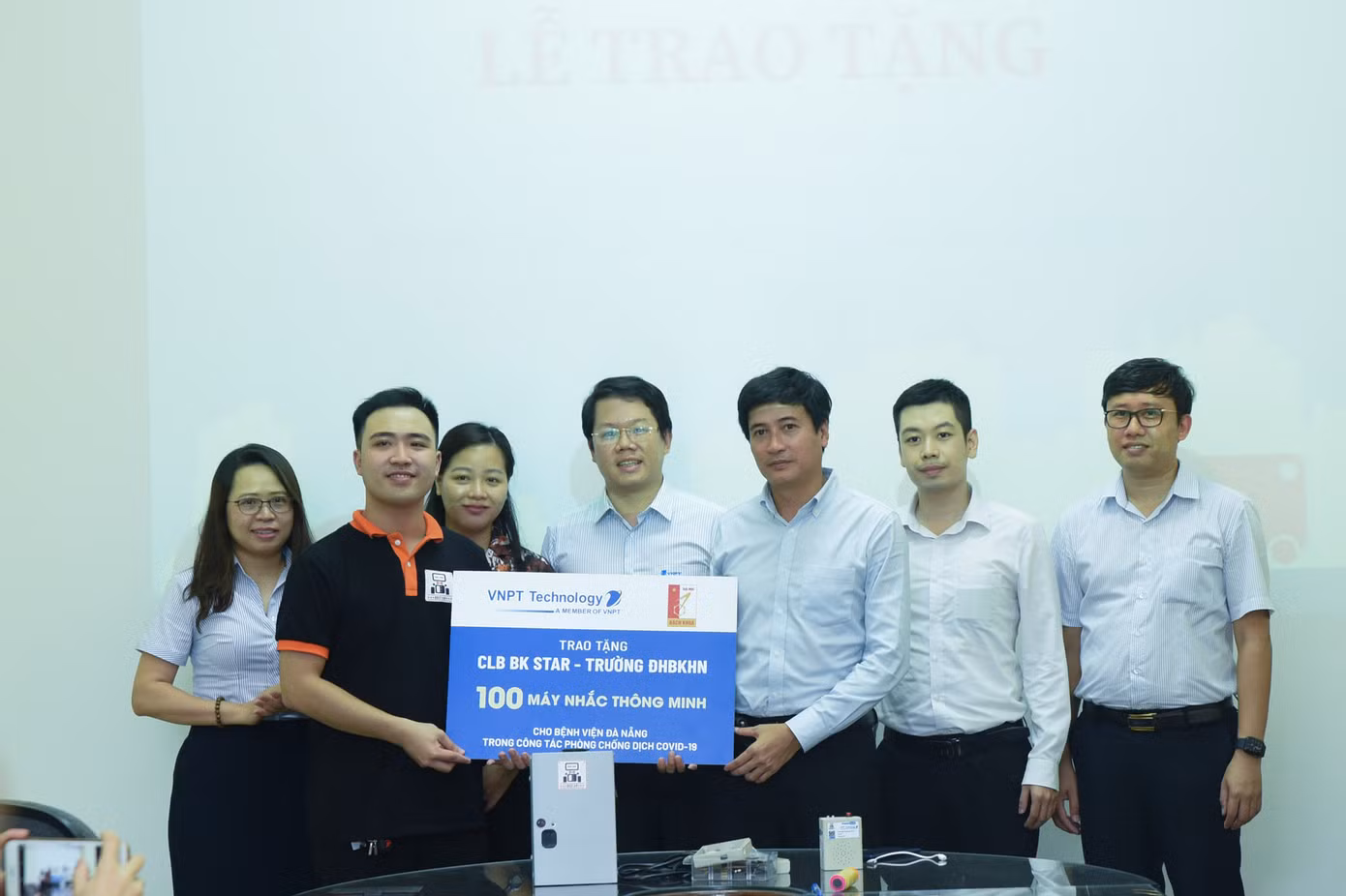 Chàng sinh viên chế “máy nhắc uống thuốc” phục vụ điều trị bệnh nhân COVID-19 ảnh 3