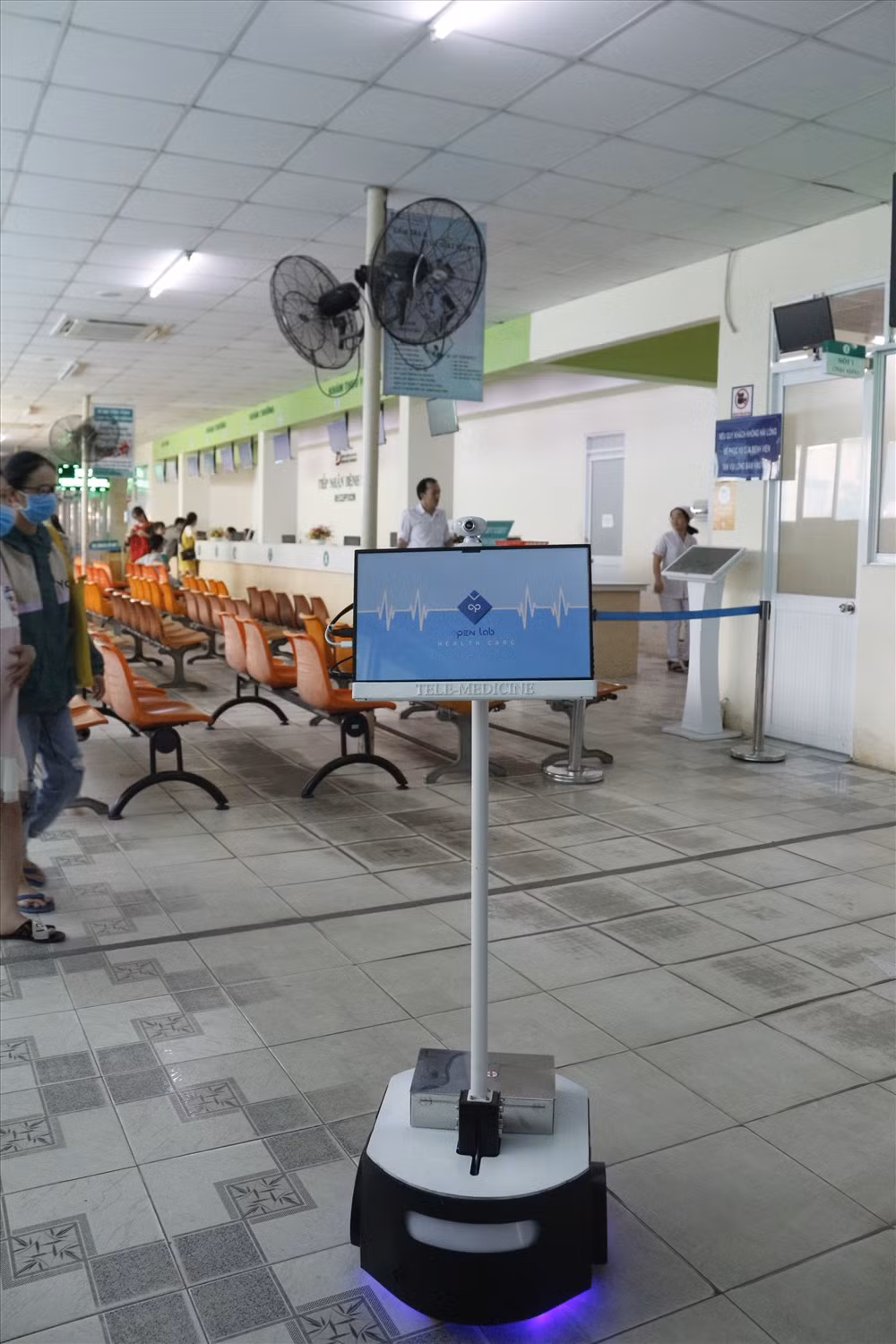 “Xin chào, tôi là robot hỗ trợ khám bệnh!” ảnh 1