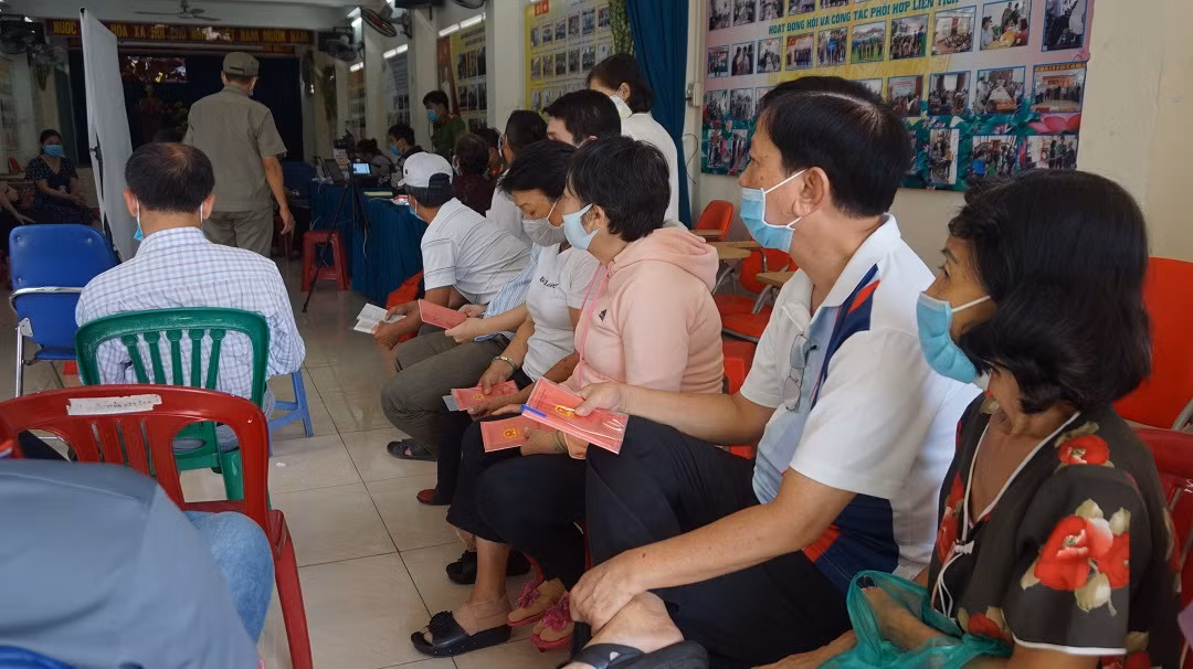 Công an TPHCM cấp gần 100.000 căn cước gắn chip mỗi ngày ảnh 6