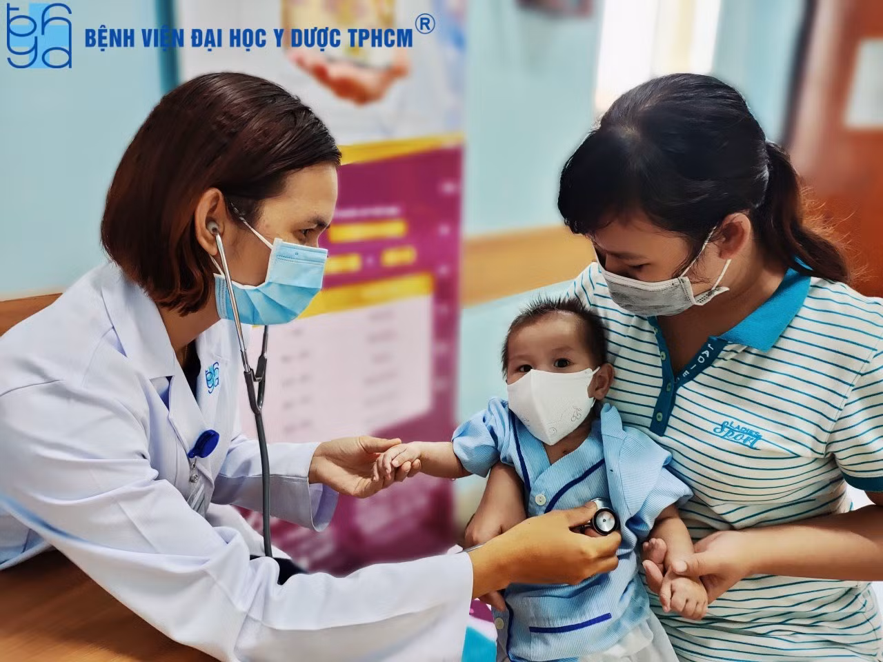 Rung động những bức ảnh y bác sĩ bệnh viện mùa COVID-19 tự chụp cho nhau ảnh 6