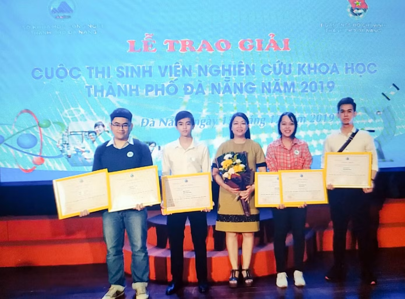 Nữ sinh viên duy nhất của lớp và bảng vàng thành tích nghiên cứu khoa học đáng nể ảnh 2