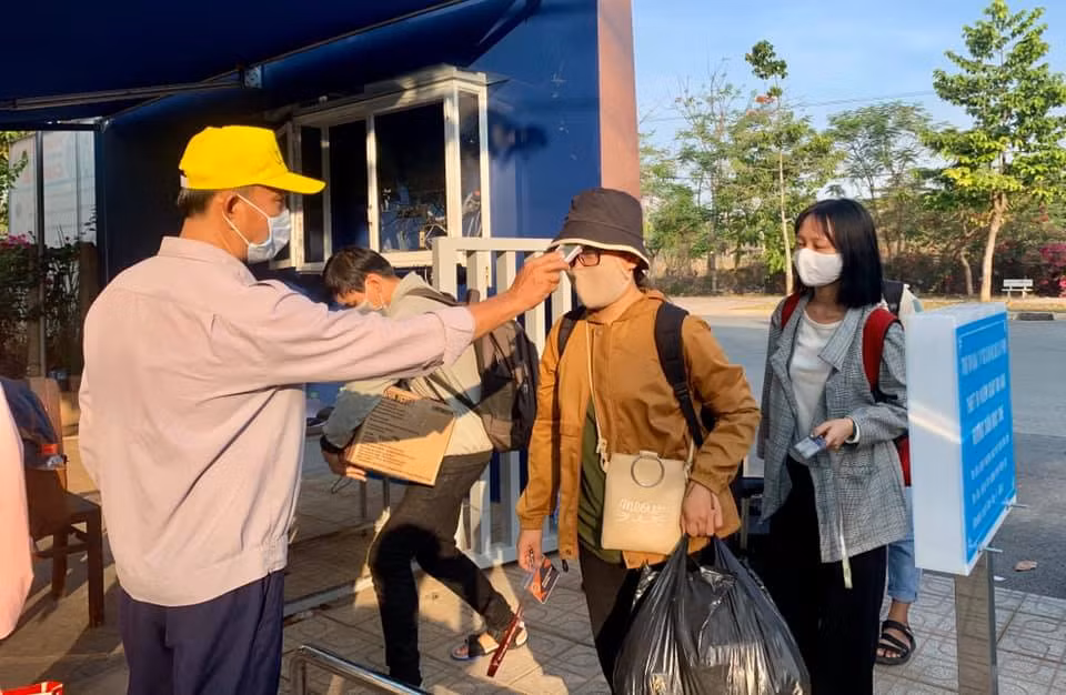 Trường hợp nào được xét duyệt vào ở KTX ĐHQG TP. HCM trước 28/2/2021? ảnh 1