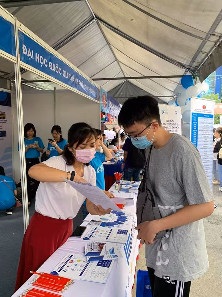 Nhiều trường thành viên ĐHQG TP. HCM công bố chỉ tiêu và phương thức xét tuyển ảnh 2