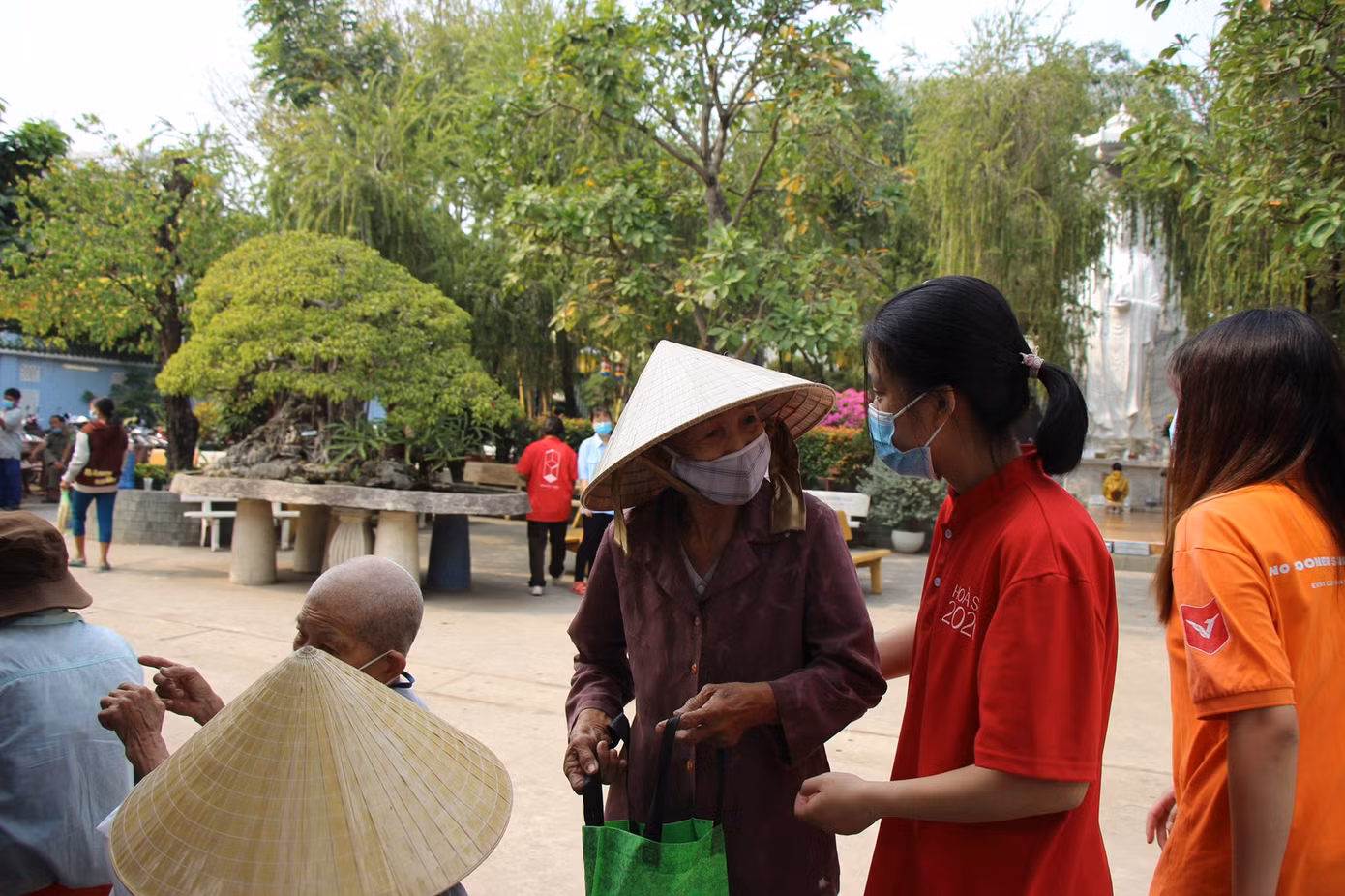 Mùa Xuân của sinh viên cho những mảnh đời, buôn làng ảnh 2