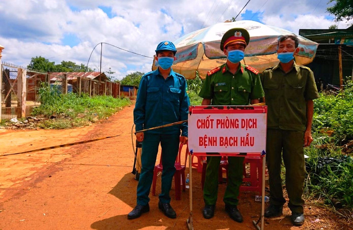 Vào tâm dịch bạch hầu Đắk Nông, chứng kiến người sợ tiêm bỏ trốn ảnh 2