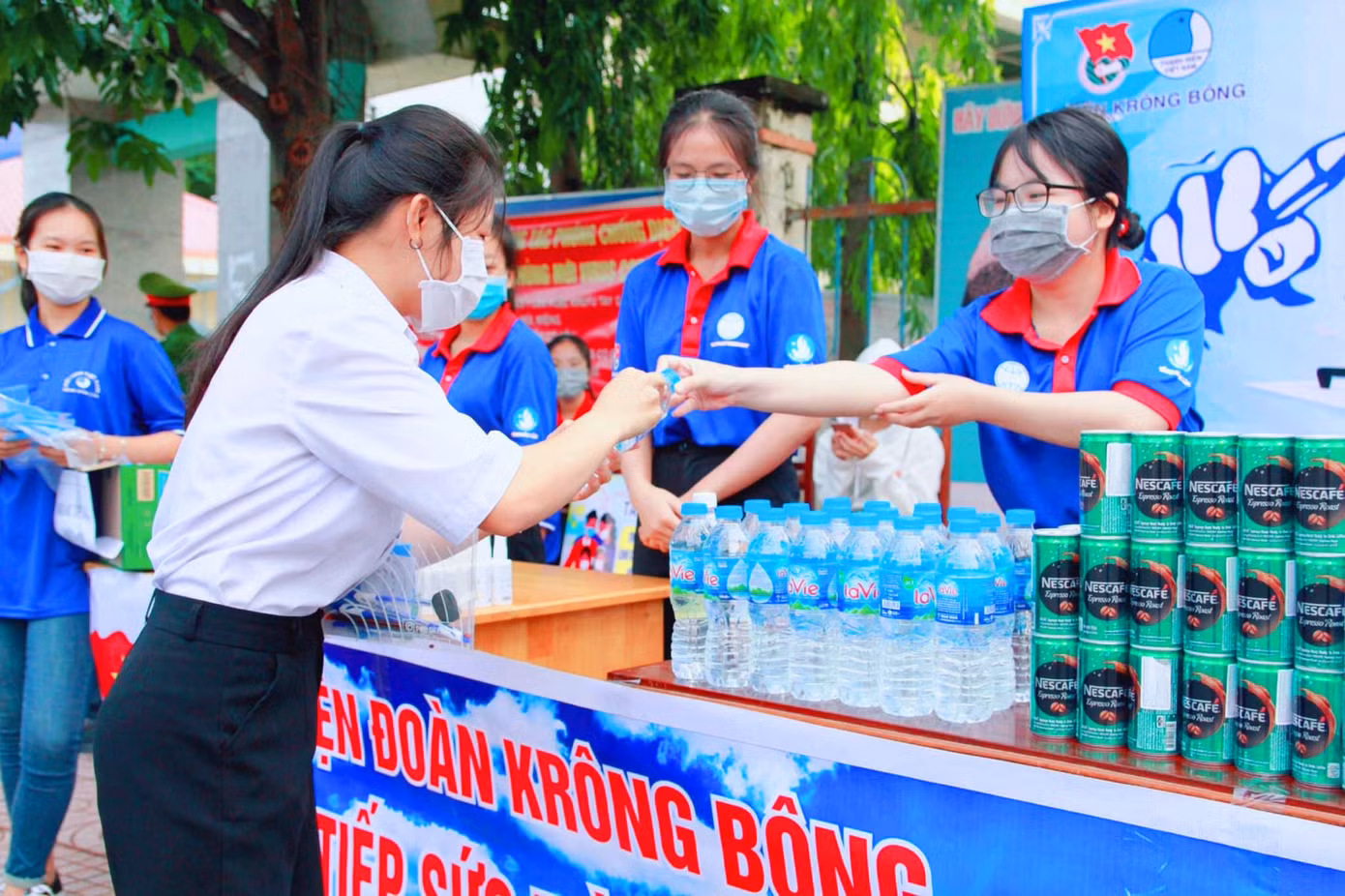 Suất ăn miễn phí 'tiếp sức' thí sinh vượt vũ môn ảnh 13