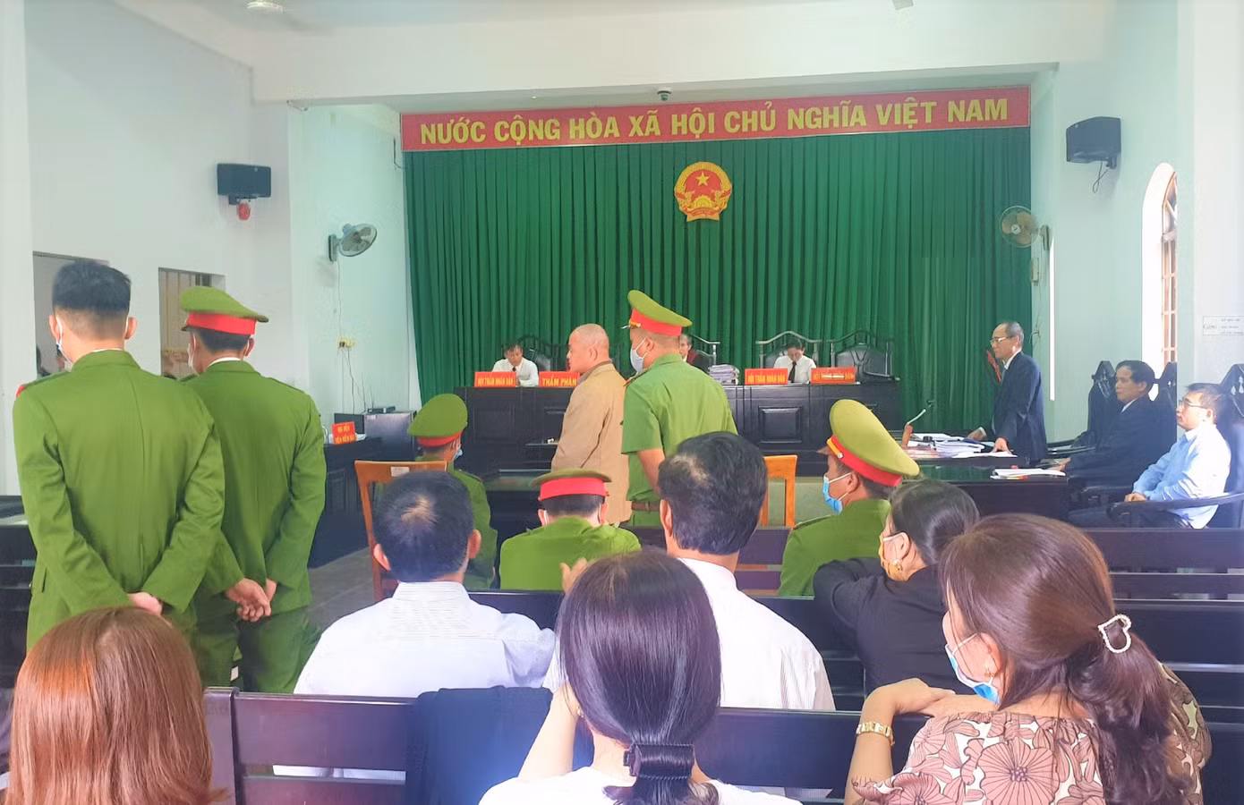 Tuyên án tử hình nguyên bí thư xã giết người, đốt xác ảnh 4