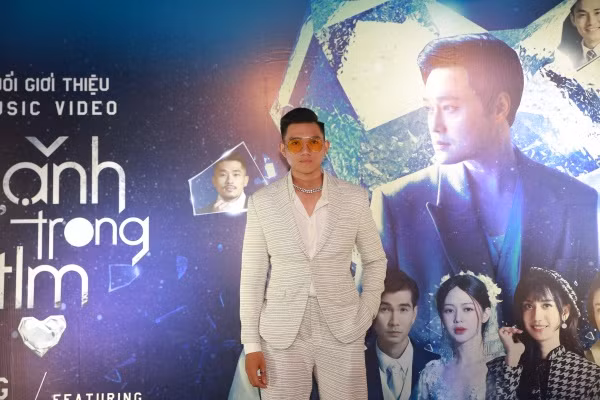 Quang Vinh tung MV “Lạnh Từ Trong Tim“: Nơi hội tụ nhiều cung bậc cảm xúc của tình yêu ảnh 6