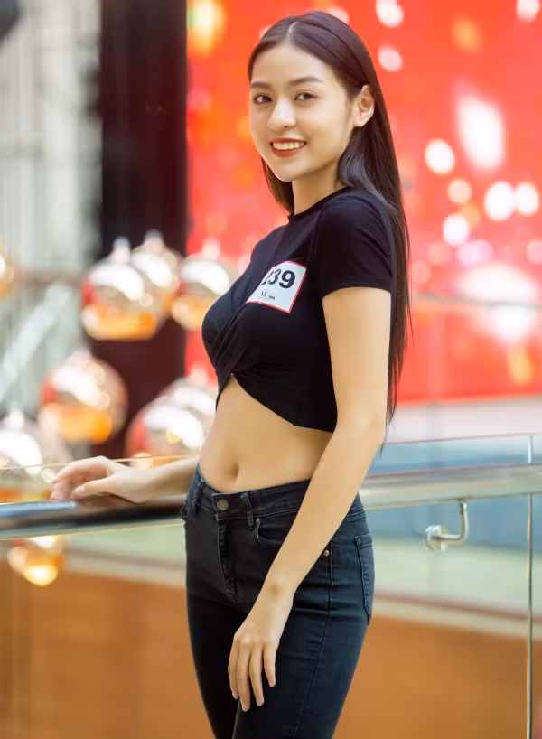 Hotgirl “Trứng rán cần mỡ” diện áo crop top, quần legging khoe body cân đối khi đi casting ảnh 1