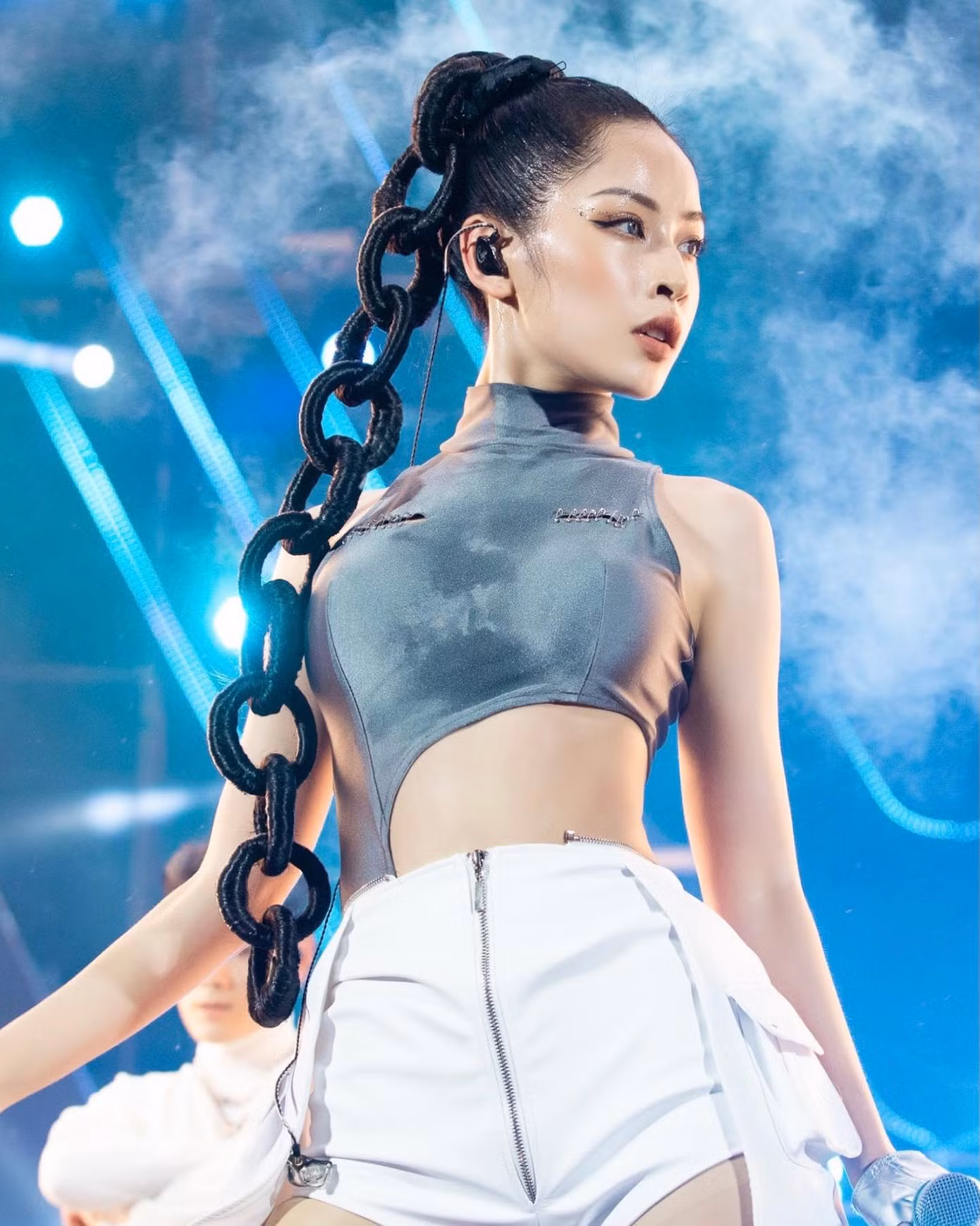 Viết tâm thư dài khi clip hát live phô bị “đào lại”, Chi Pu càng bị phản ứng trái chiều ảnh 2