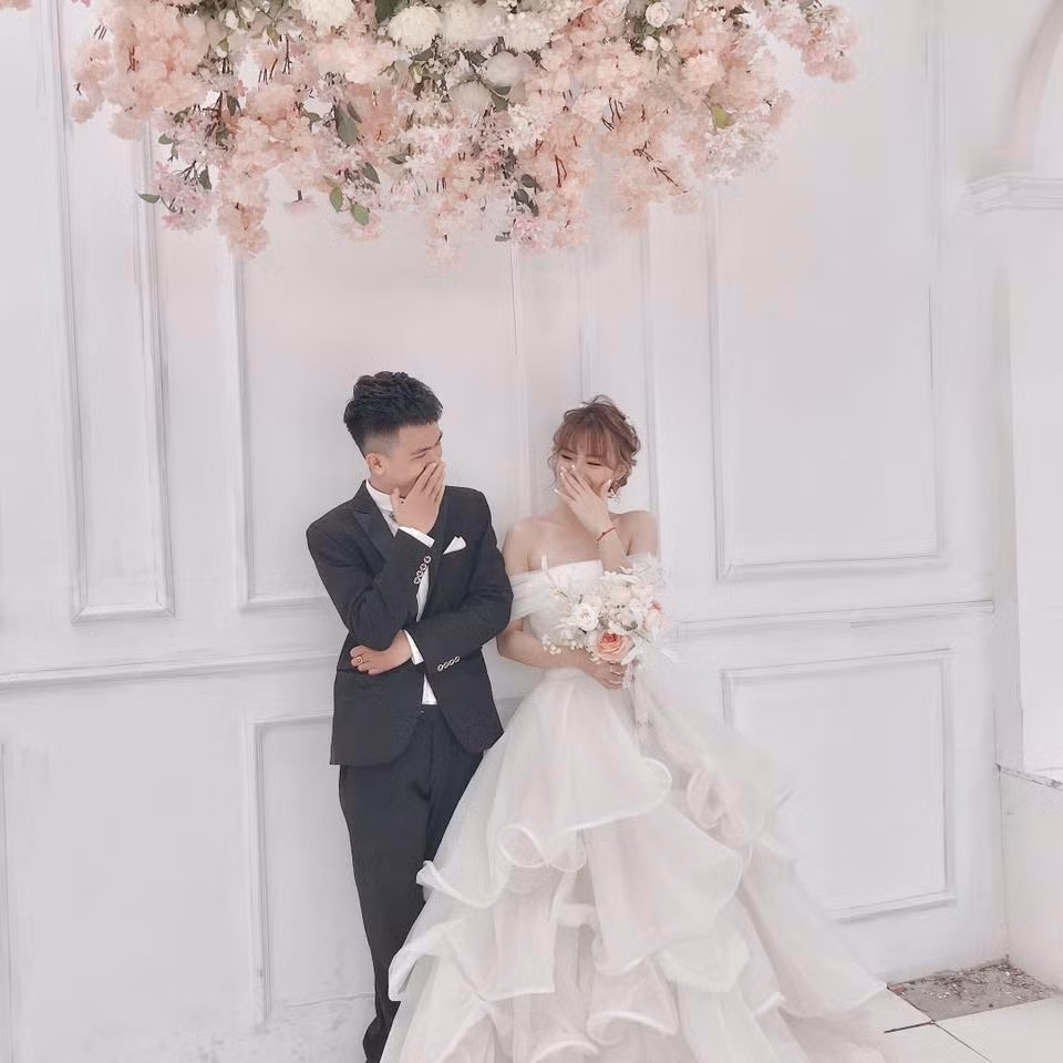 Trường cho nghỉ tránh dịch quá lâu, sinh viên ở nhà tổ chức đám cưới ảnh 1