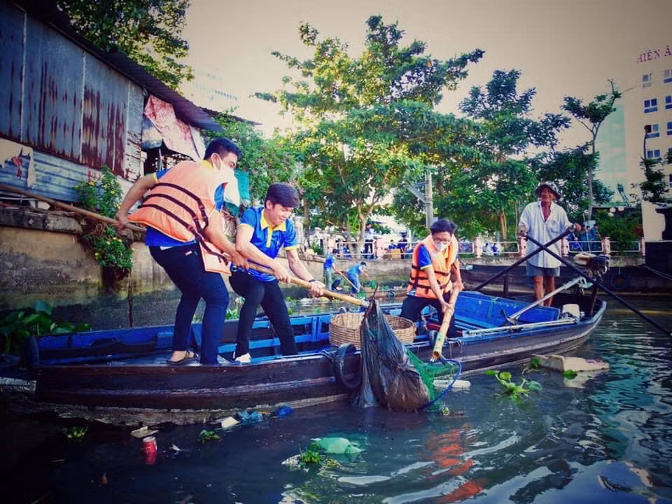 Tuổi trẻ Bình Dương ‘tô sắc’ đường phố dịp cuối tuần ảnh 13