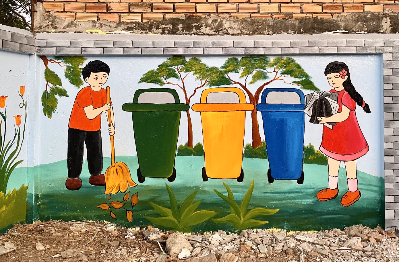 Bạn trẻ Cần Thơ biến bức tường cũ thành bích họa rực rỡ sắc màu ảnh 5