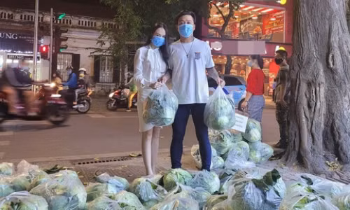 “Phiên chợ 0 đồng” và những chuyến xe giải cứu nông sản Hải Dương của nghệ sĩ Việt ảnh 16