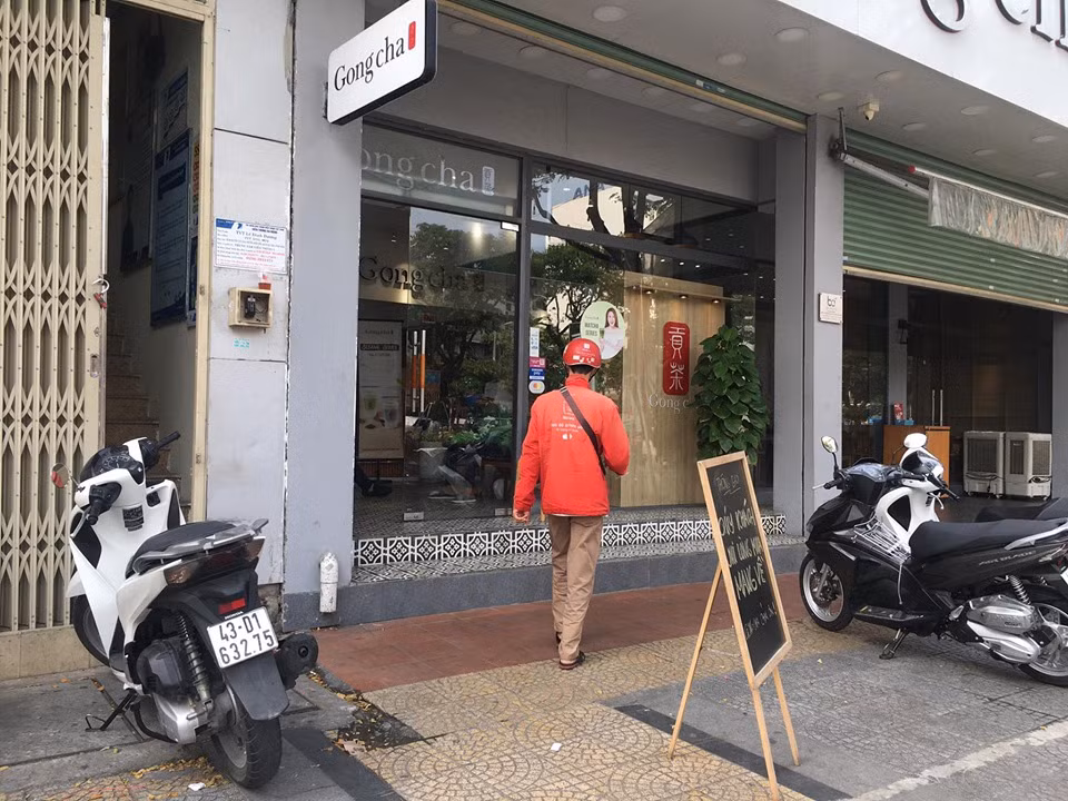 Hàng quán Đà Nẵng đồng loạt chuyển sang 'phục vụ mang về' ảnh 4