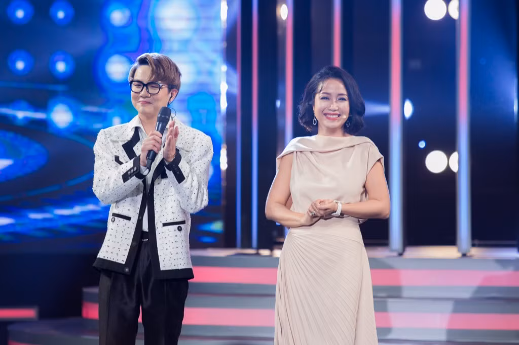 Lynk Lee mời rapper Khói để tái hiện MV “Chân Ái” tại sân khấu “Gương Mặt Thân Quen“ ảnh 1
