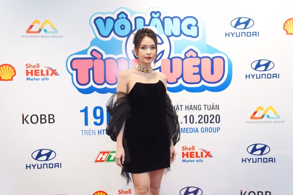 Cùng nhau làm “cố vấn tình yêu” nhưng Sam “tố” Ngô Kiến Huy vẫn trong tình trạng “ế” ảnh 1