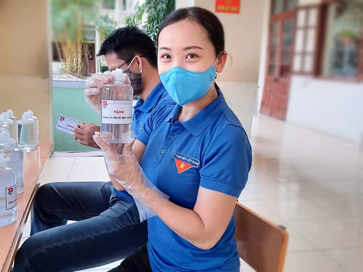 Đơn tình nguyện tham gia chống dịch COVID-19 khiến vạn người xúc động ảnh 2