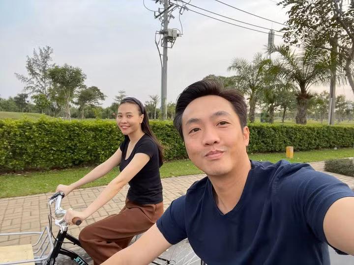 Showbiz ít ai chiều vợ như đại gia này, vợ nhắc nhẹ một cái là “nóc nhà được lợp thêm“ ảnh 4