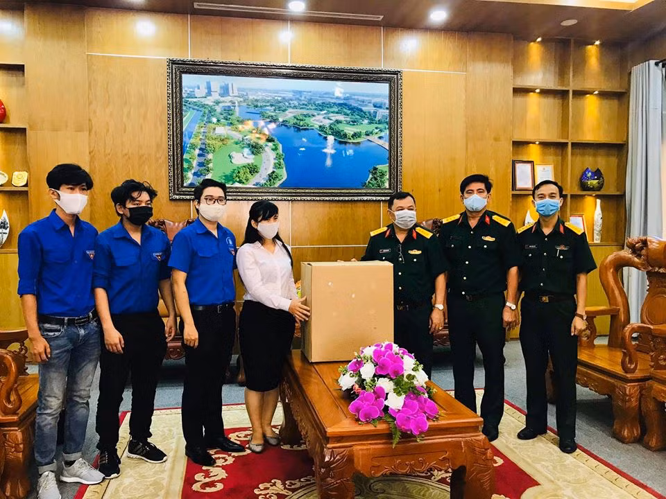 Hội Sinh viên tỉnh Bình Dương tặng quà cho sinh viên bị ảnh hưởng bởi dịch COVID-19 ảnh 1