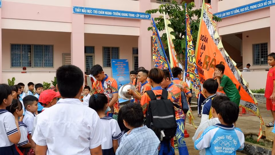 Mang Trung Thu đến trẻ em vùng xa ảnh 11