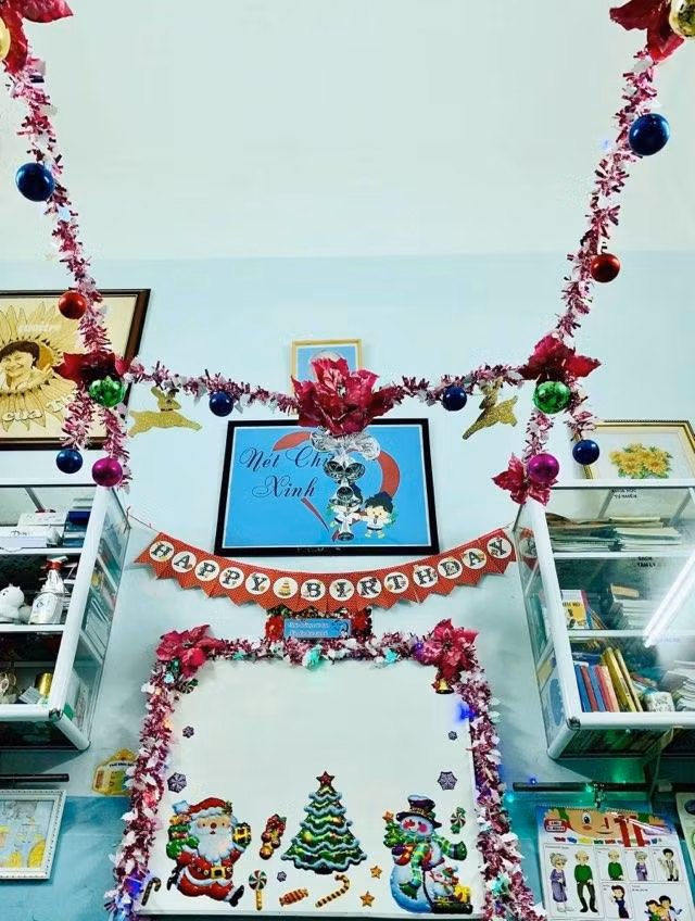 Theo chân ông già Noel mang niềm vui đến các em bệnh nhi ảnh 8