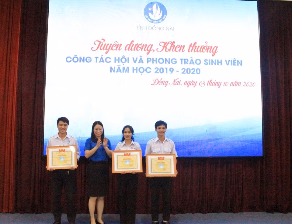 Đồng Nai khen thưởng các trường mạnh về công tác Hội và phong trào sinh viên ảnh 2