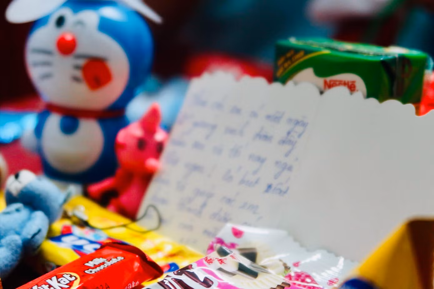 Theo chân ông già Noel mang niềm vui đến các em bệnh nhi ảnh 6